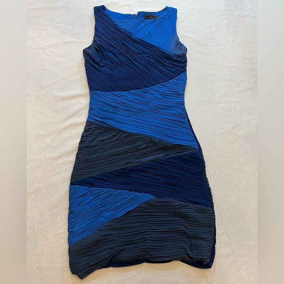 BCBGMaxAzria Dresses & Skirts - BCBGMAXAZRIA Strapless Draped Scuba Mini Dress, Size XXS.